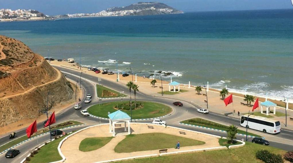 Fnideq: 200 ouvriers qui s'adonnaient à la contrebande vivrière employés dans u…