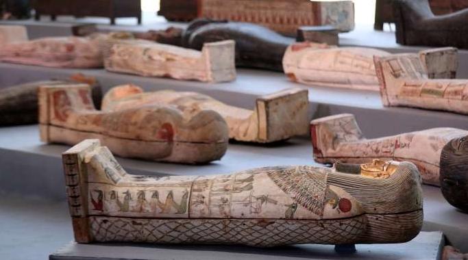 Plus de 100 sarcophages intacts découverts en Egypte