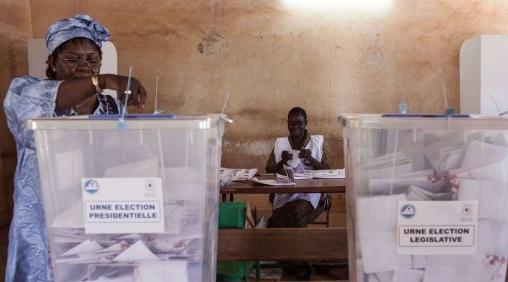 Les Burkinabé aux urnes pour les élections couplées présidentielle et législati…