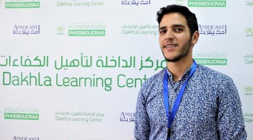 أيوب منصف .. شاب ينشئ مشروع تحويل جلد السمك إلى منتجات جلدية مستدامة