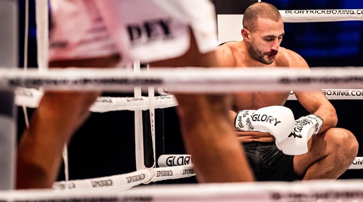 Pour son grand retour sur le ring, Badr Hari s'incline face à Benjamin Adegbuyi…