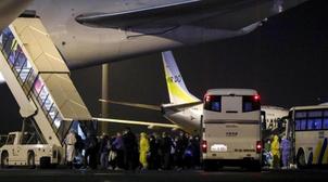 Coronavirus: un avion évacuant des Américains du paquebot au large du Japon att…