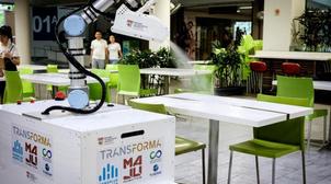Covid-19 : A Singapour, des chercheurs inventent un robot désinfectant pour aid…