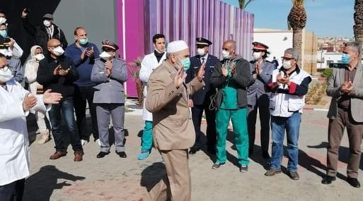 En Photos : Victorieux du Covid-19, la sortie triomphante de 11 patients guéris…