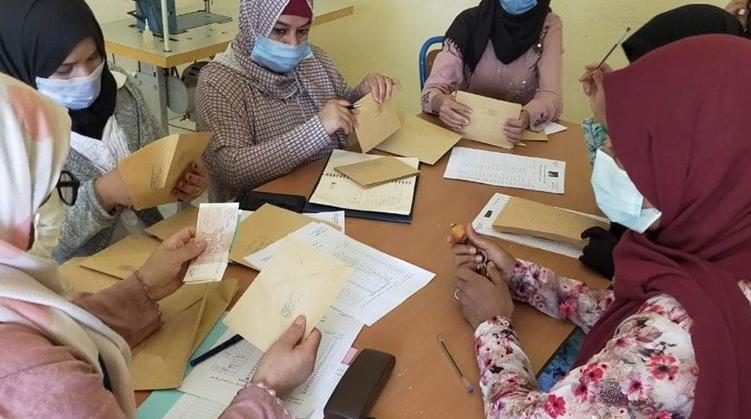 بالصور .. جمعيون يتطوعون لمساعدة النساء المعوزات بدواوير إقليم قلعة السراغنة
