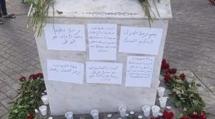 بعد ان وضعت عليه ورودٌ وشموعٌ.. مجهولون يخرّبون نصبا تذكاريا للراحل اليوسفي بمدي...
