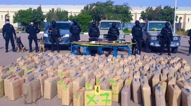 الحسيمة.. إحباط عملية للتهريب الدولي للمخدرات وحجز طن و216 كلغ من مخدر الشيرا
