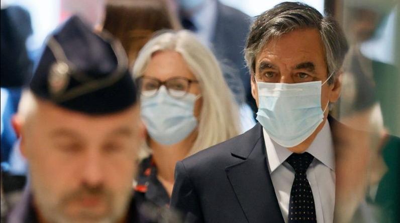 Justice : L'ex Premier ministre français François Fillon condamné à cinq ans de…
