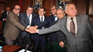 مع اقتراب الانتخابات.. الأحزاب تتبادل الاتهامات حول التوظيف السياسي للعمل الإ...