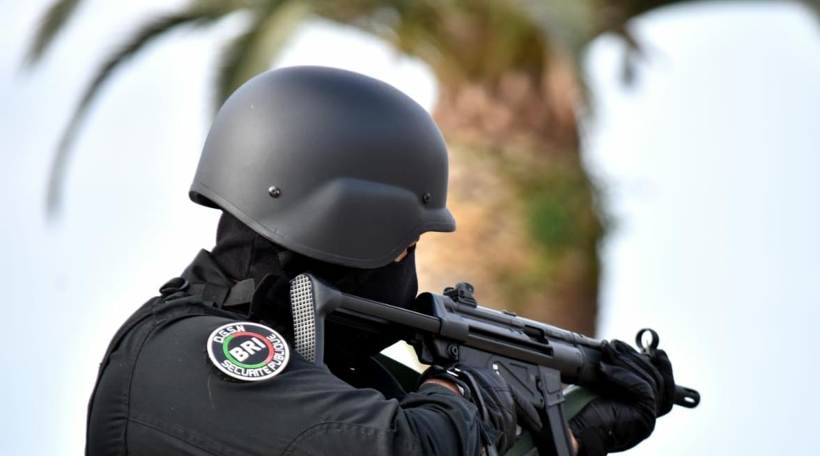 Rabat : Un policier contraint d'utiliser son arme pour interpeller un individu …