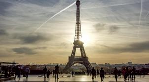 France/Covid: La Tour Eiffel rouvre après huit mois et demi de fermeture