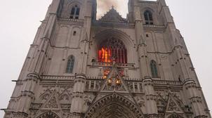 France: incendie dans la cathédrale de Nantes datant du XVe siècle