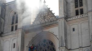 Incendie dans la cathédrale de Nantes: L'Etat prendra à sa charge la restaurati…