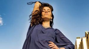 Découvrez "Women", le nouveau clip de Nora qui rend hommage à la femme (VIDEO)