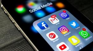 Facebook accuse Apple de priver les applications de revenus publicitaires