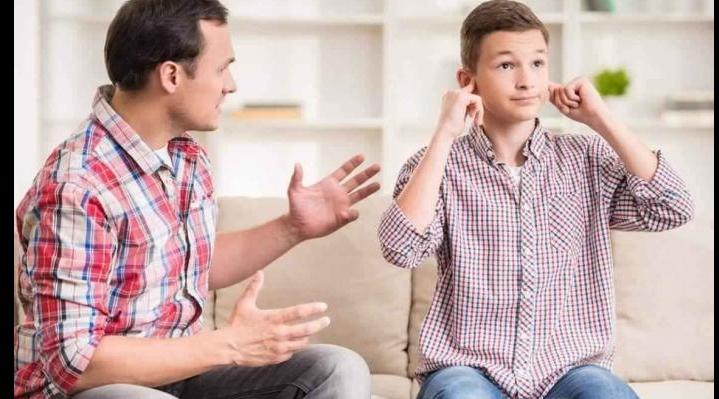 المراهقة.. مرحلة التقلبات والصراع وسوء الفهم. إجابات لأسئلة تشغل بال الآباء ف...