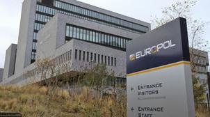 Covid-19: Saisie de 27 millions de masques contrefaits lors d'une opération eur…