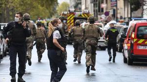 Paris: Deux blessés à l'arme blanche près des anciens locaux de Charlie Hebdo, …