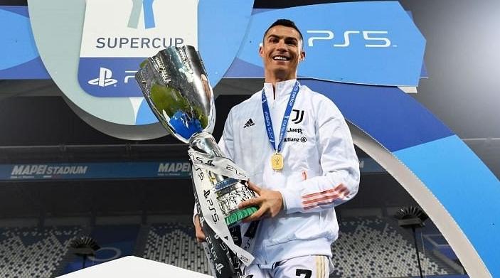 يوفنتوس يهدي لقب كأس السوبر الإيطالية لمدربه بيرلو
