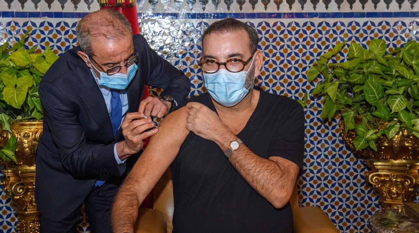 Lancement de la campagne nationale de vaccination: SM le Roi reçoit la première…