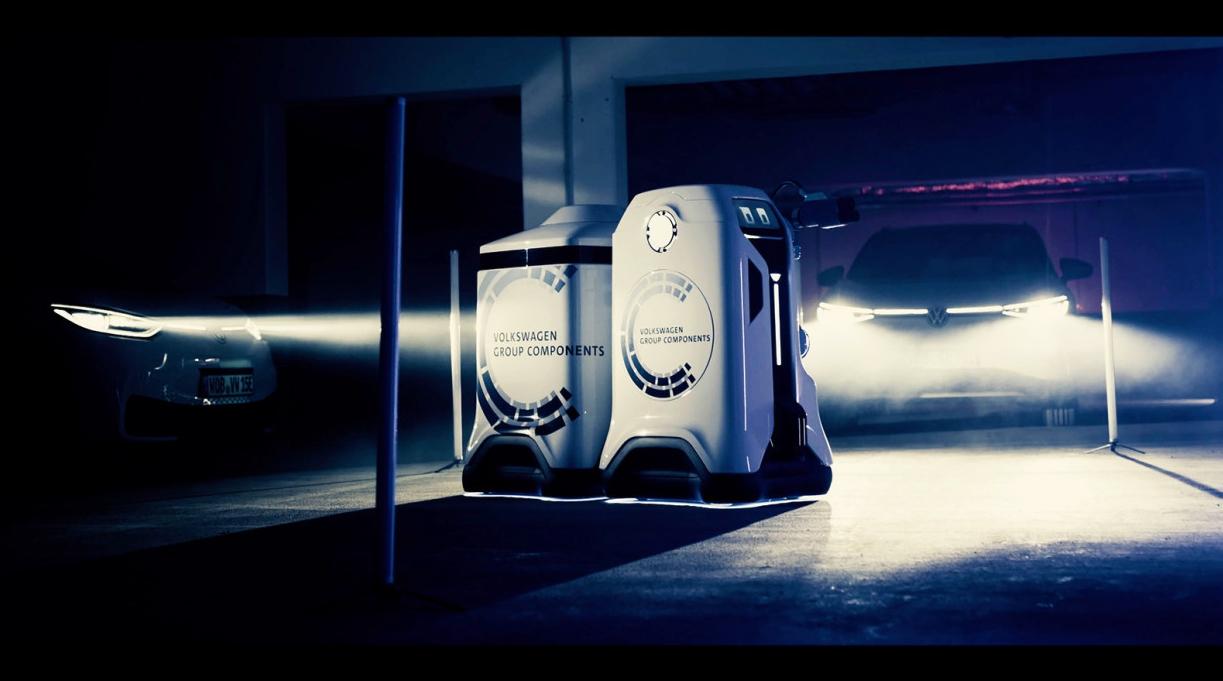 Volkswagen développe un robot de chargement électrique mobile (VIDEO)