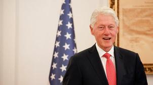 الرئيس الأمريكي الأسبق بيل كلينتون يغادر المستشفى بعد خضوعه لعلاج استمر خمسة ...