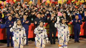 Décollage de la plus longue mission spatiale habitée de la Chine (CCTV)