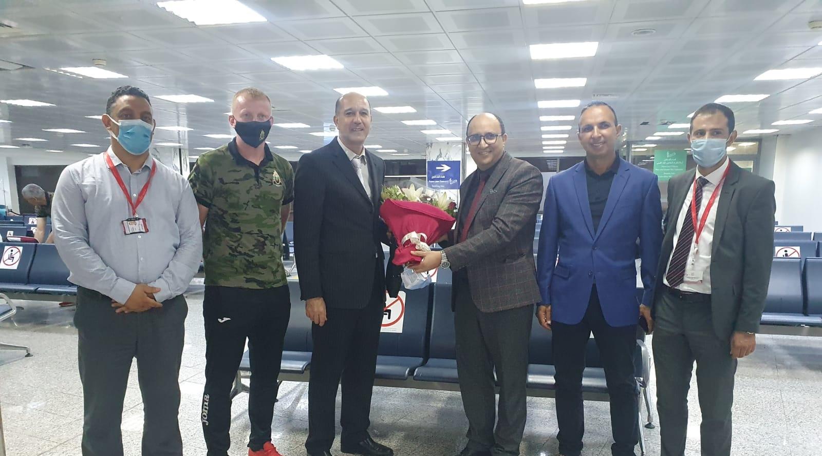 سفير المملكة المغربية بتونس يستقبل بعثة الجيش الملكي بمطار قرطاج قبل توجهها ل...