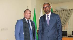 Le ministre malien des Affaires étrangères reçoit l'ambassadeur du Maroc et Doy…