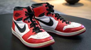 Les baskets emblématiques de Michael Jordan atteignent près de 1,5 million de d…