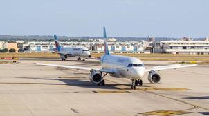 Espagne: L'aéroport de La Palma à l'arrêt en raison de l'accumulation de cendres