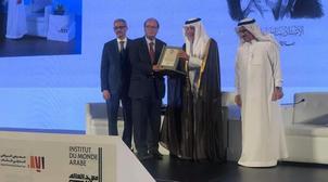 Riyad: le Forum des "prix arabes" rend hommage à Hassan Najmi, SG du prix inter…