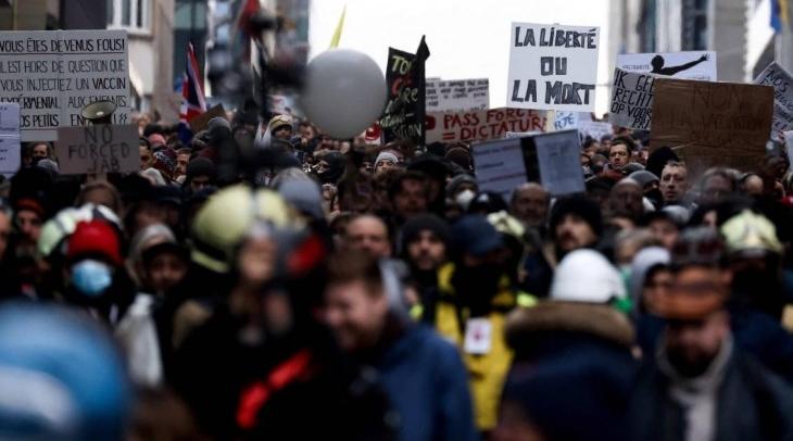 Des heurts à Bruxelles pendant une manifestation contre les mesures antiCovid