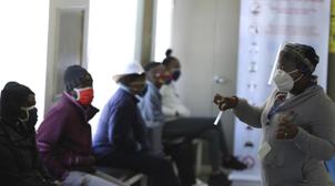 Covid-19 /Afrique du Sud : les experts mettent en garde contre une 3ème vague d…