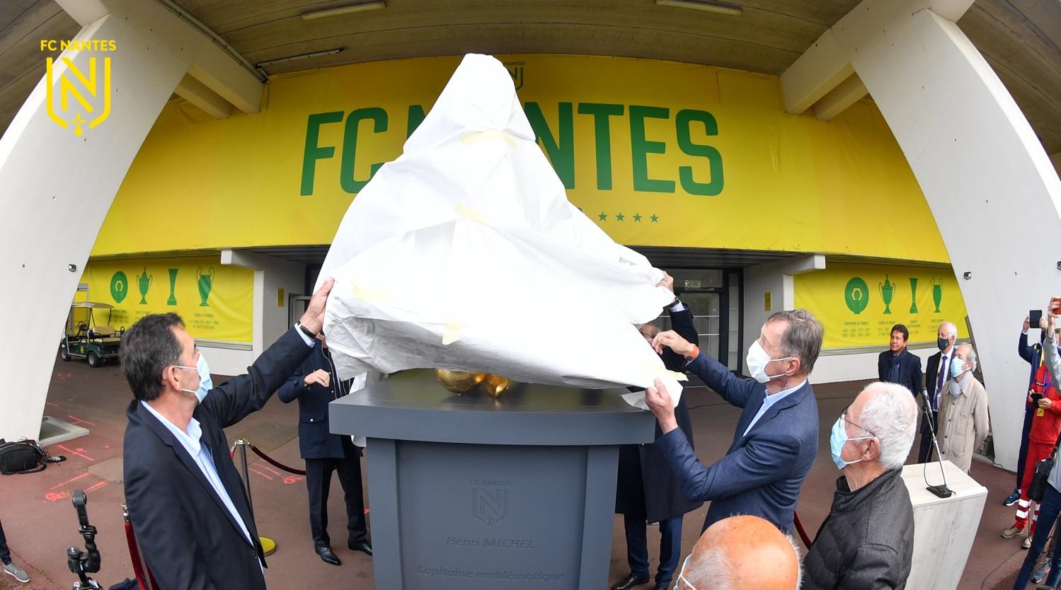 France: une statue en hommage à l'ex-sélectionneur national Henri Michel (Photo…