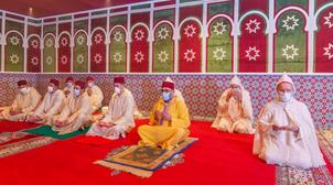 SM le Roi, Amir Al-Mouminine, accomplit la prière de l'Aïd Al-Fitr
