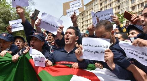 Une impressionnante marche des pompiers brutalement réprimée à Alger