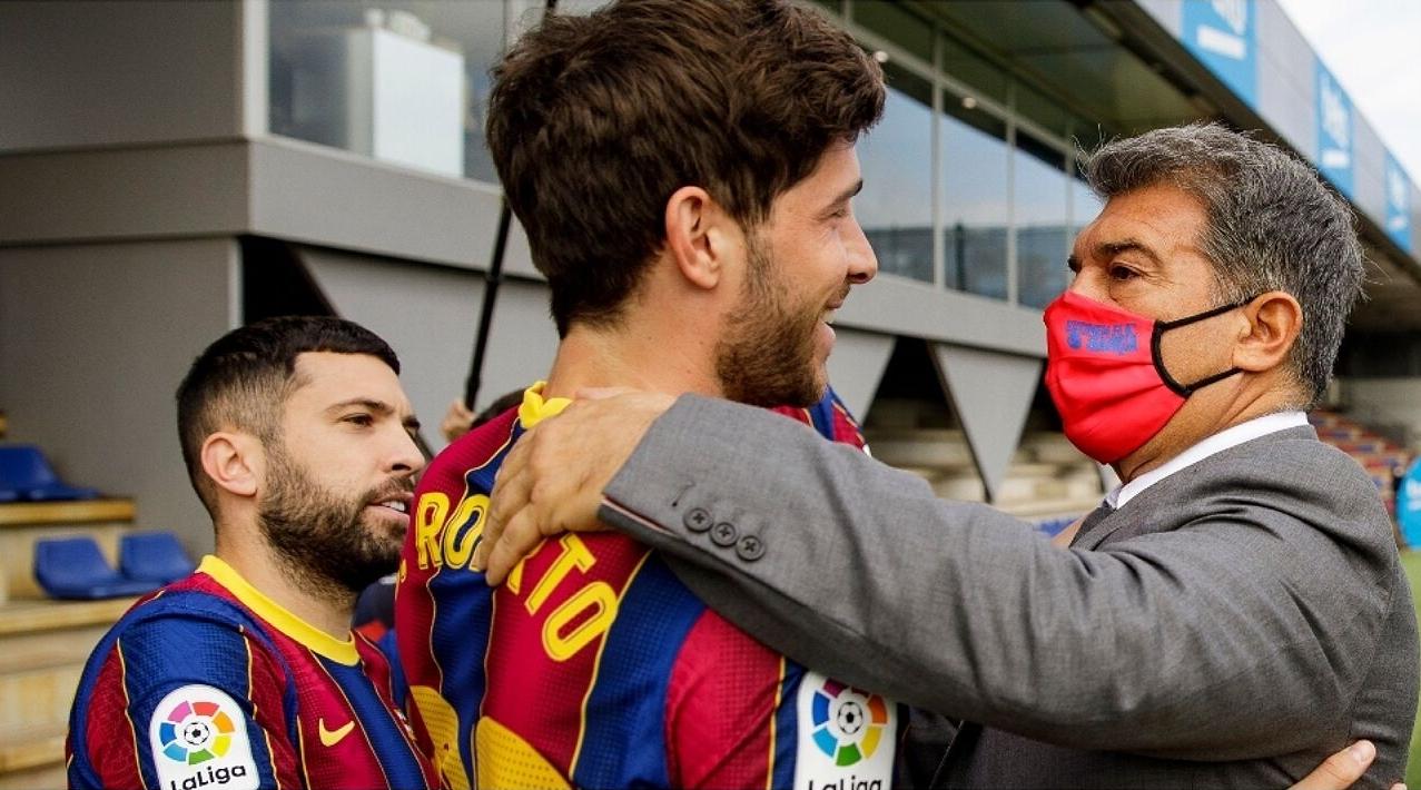 لابورتا يحول تركيزه صوب تقليص رواتب لاعبي برشلونة