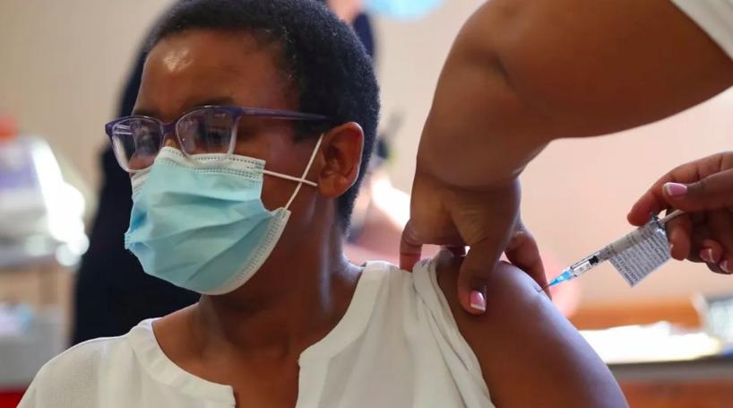 Covid-19: le vaccin Pfizer/BioNTech produit au Cap pour fournir l'Afrique dès 2…