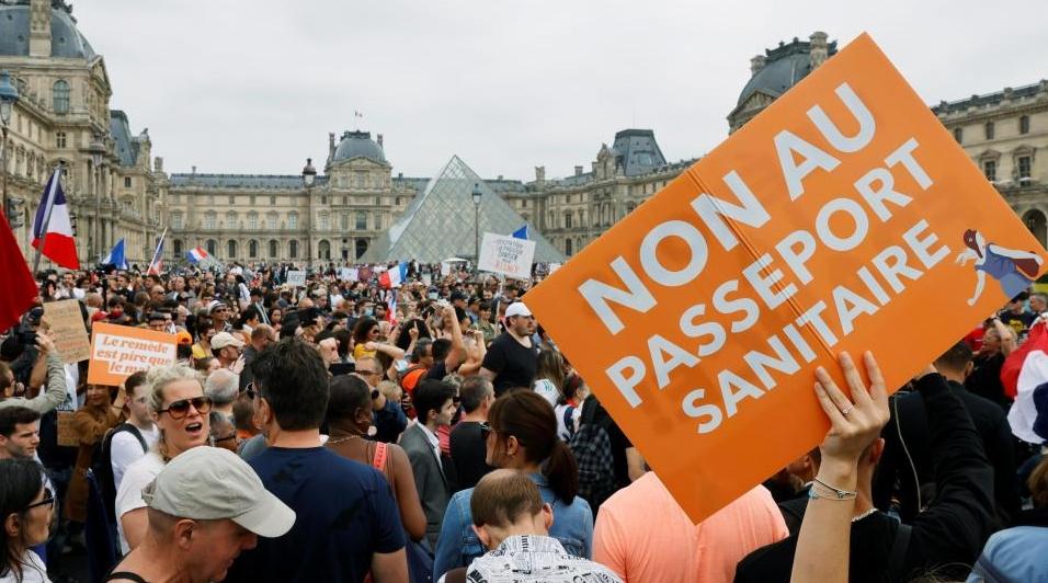 France: plus de 200 mille manifestants conte le pass sanitaire
