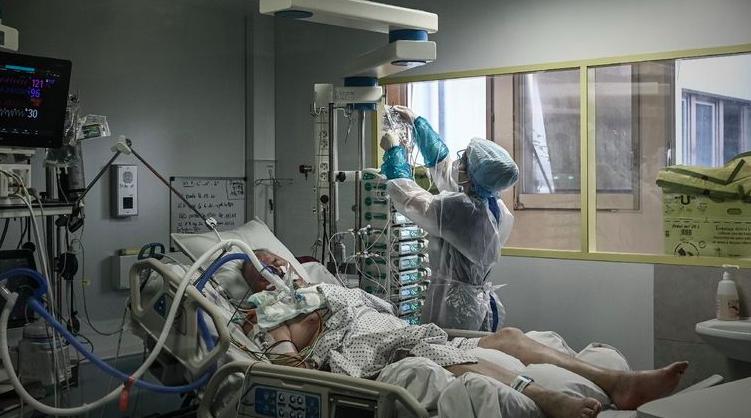 France: recrudescence des cas de Covid-19 et pression sur le système hospitalier