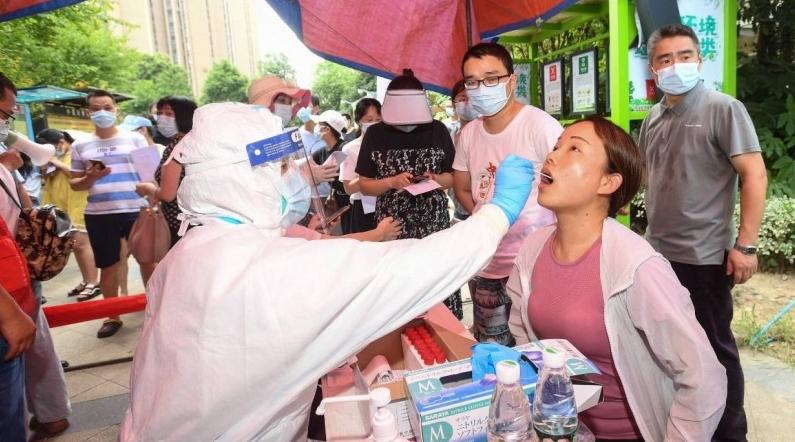 Covid-19: la Chine restreint les déplacements à l'étranger pour ses ressortissa…