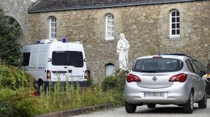 France : Vive émotion après l'assassinat d'un prêtre par un réfugié qu'il héber…