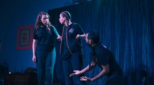 Improvisation théâtrale : les « Zen Boum Bah » remontent sur les planches de Ra…